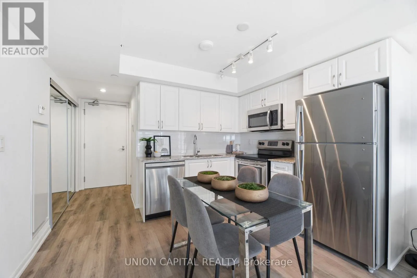 735 - 3091 DUFFERIN STREET