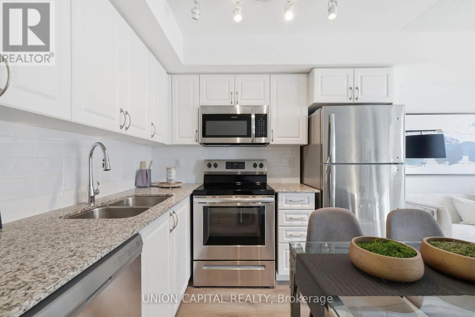 735 - 3091 DUFFERIN STREET