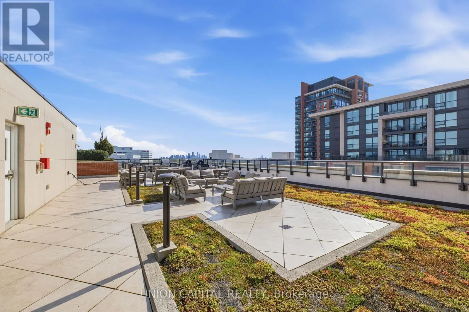 735 - 3091 DUFFERIN STREET