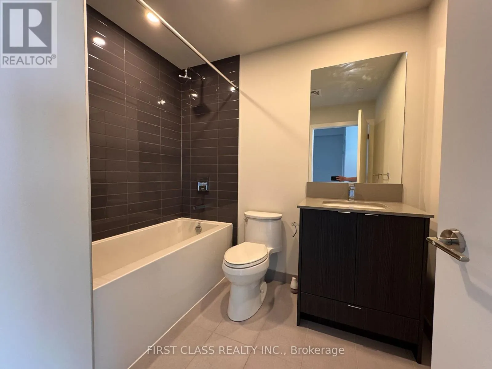 1804 - 4130 PARKSIDE VILLAGE DRIVE