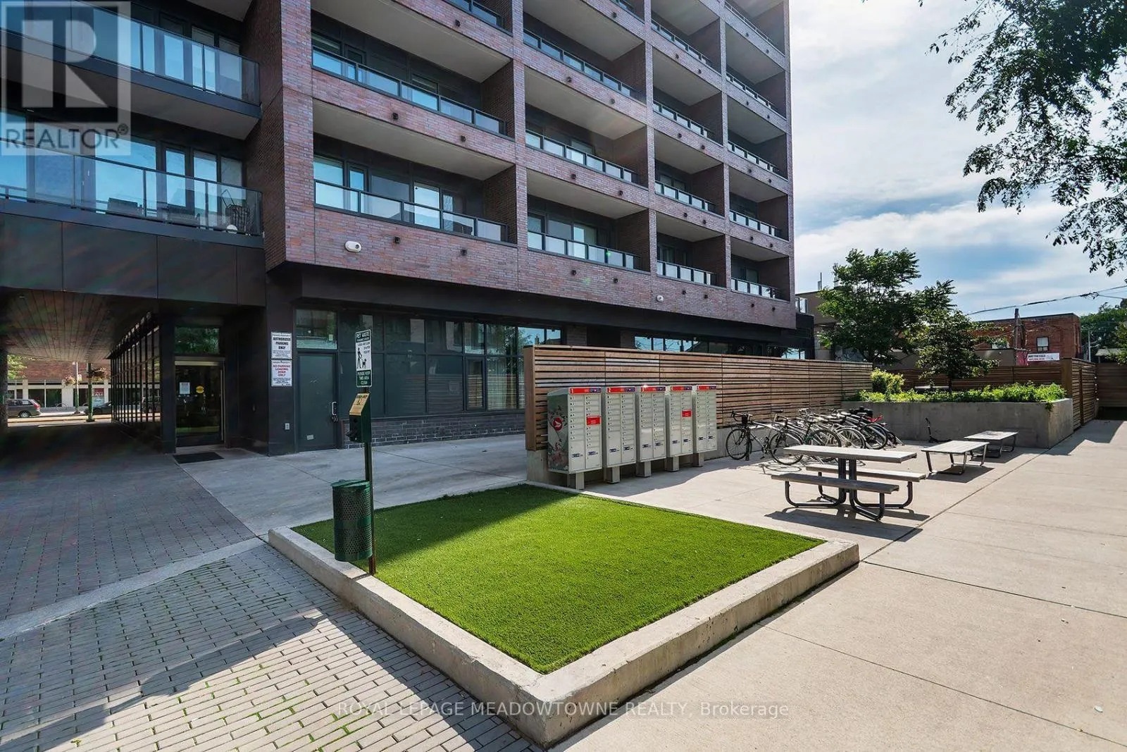 712 - 1808 ST. CLAIR AVENUE W
