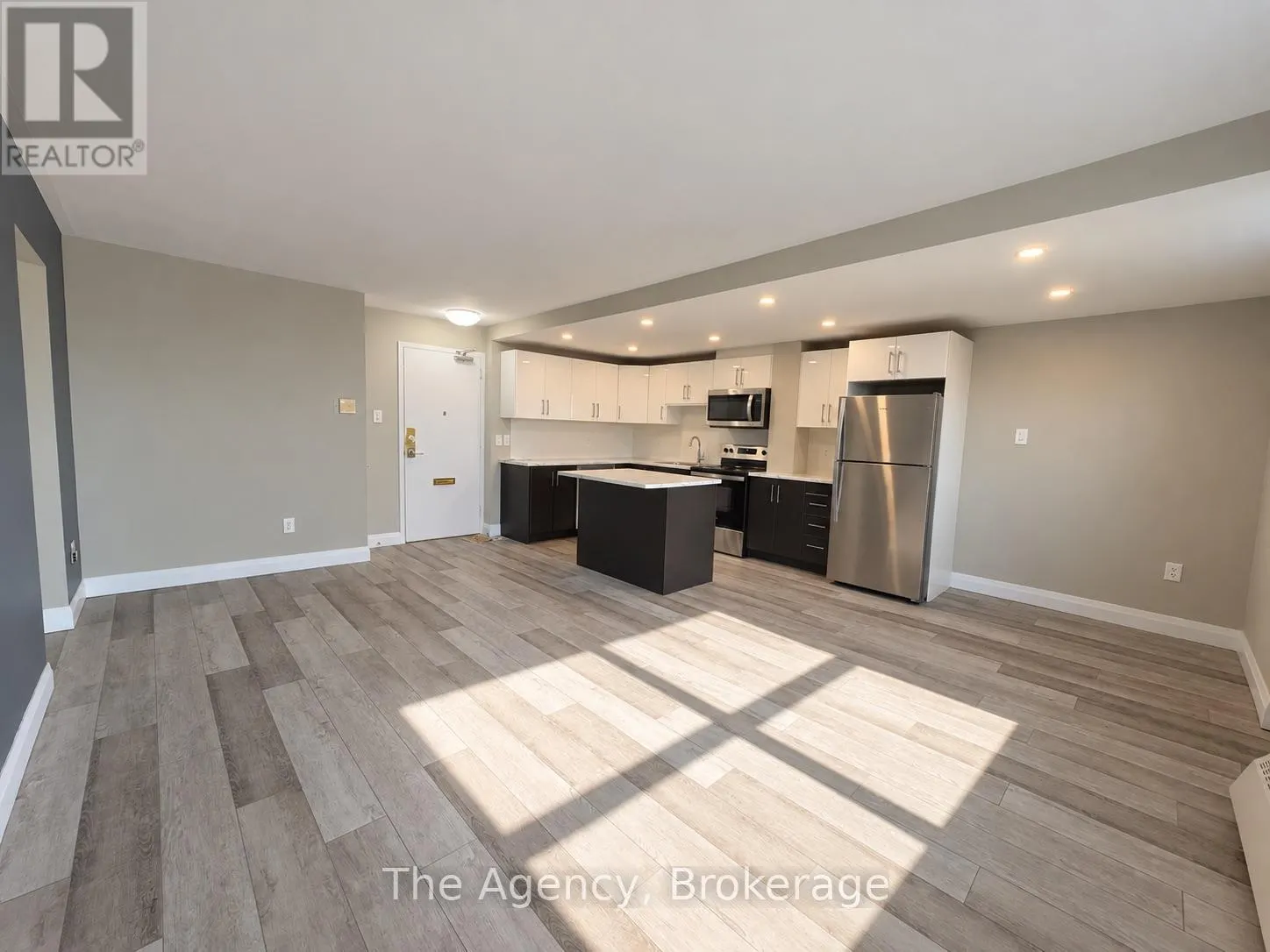 701 - 45 PAISLEY BOULEVARD W #701