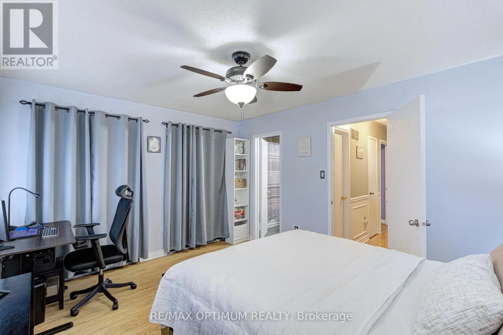 51 GOLDENLIGHT CIRCLE