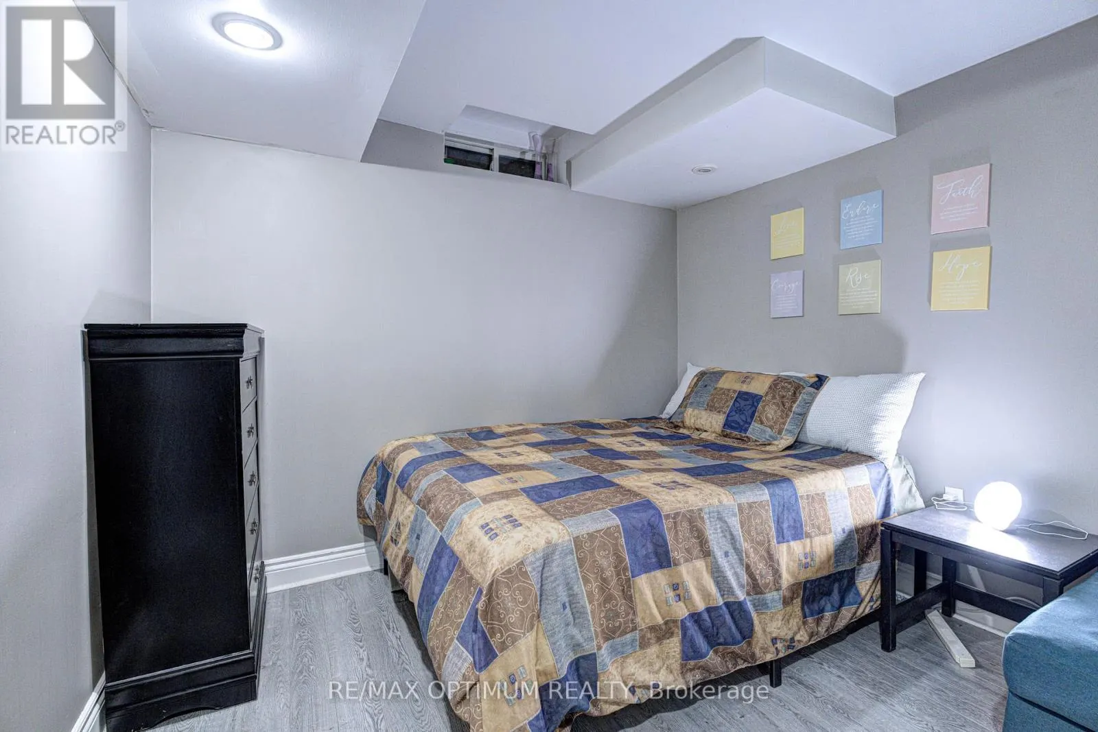 51 GOLDENLIGHT CIRCLE