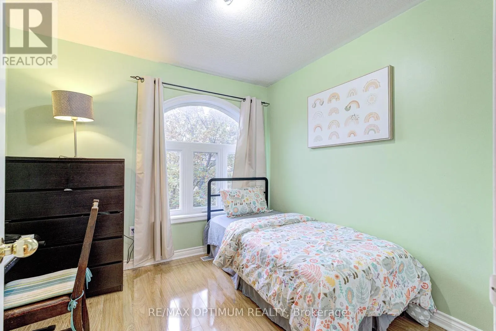 51 GOLDENLIGHT CIRCLE