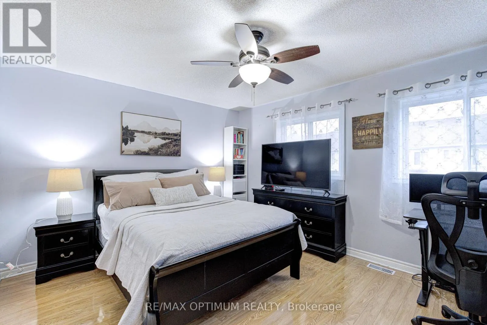 51 GOLDENLIGHT CIRCLE