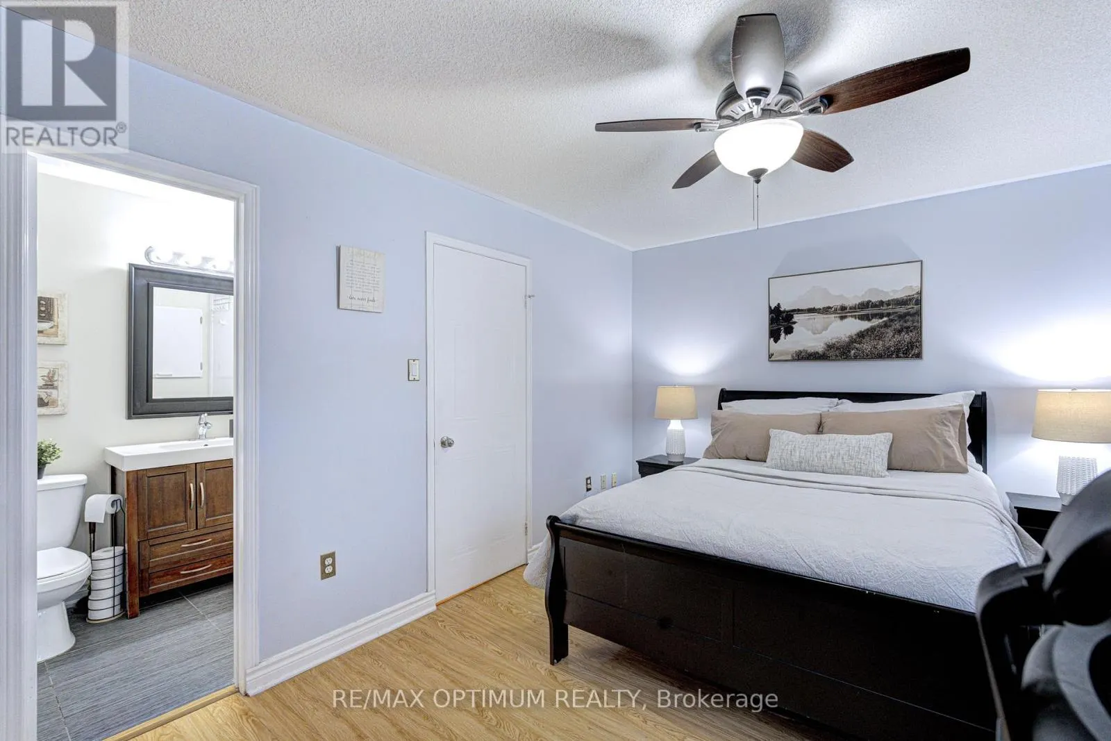 51 GOLDENLIGHT CIRCLE