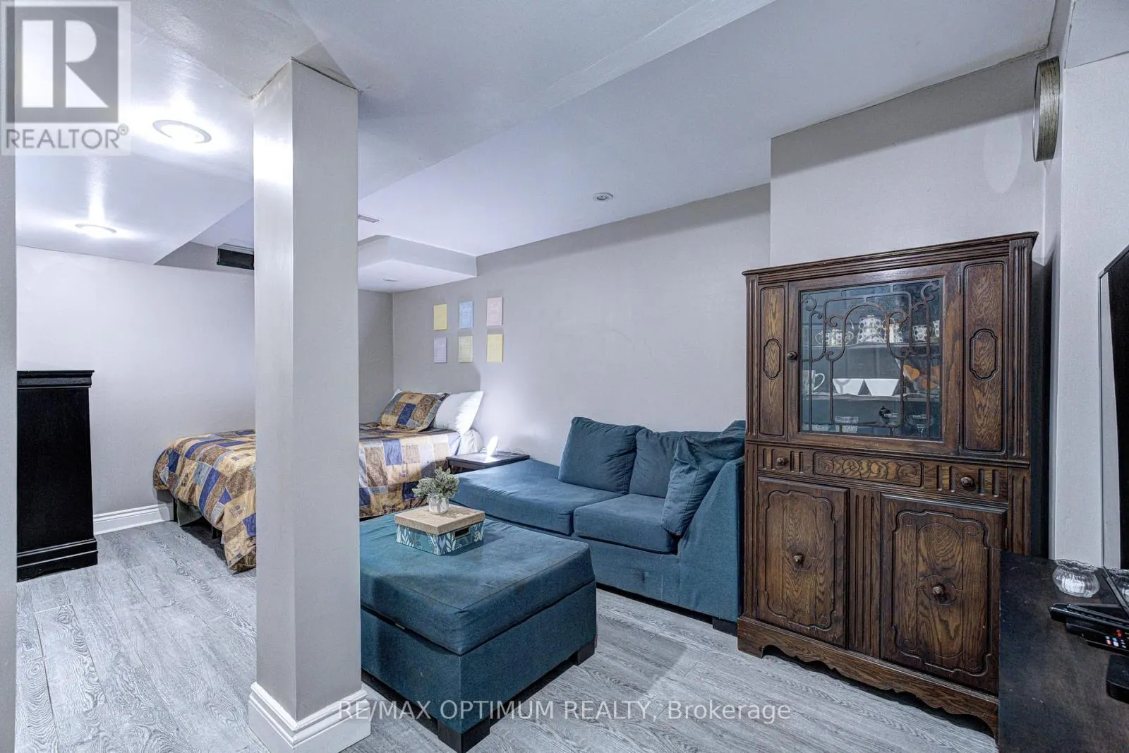 51 GOLDENLIGHT CIRCLE