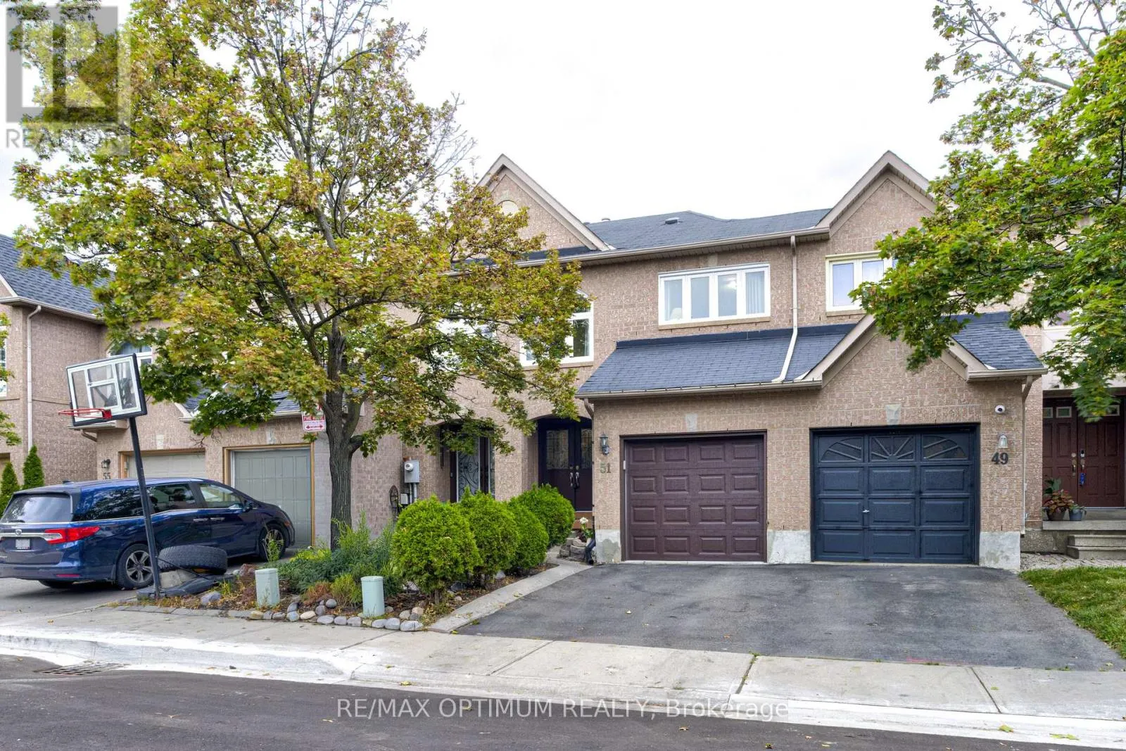 51 GOLDENLIGHT CIRCLE