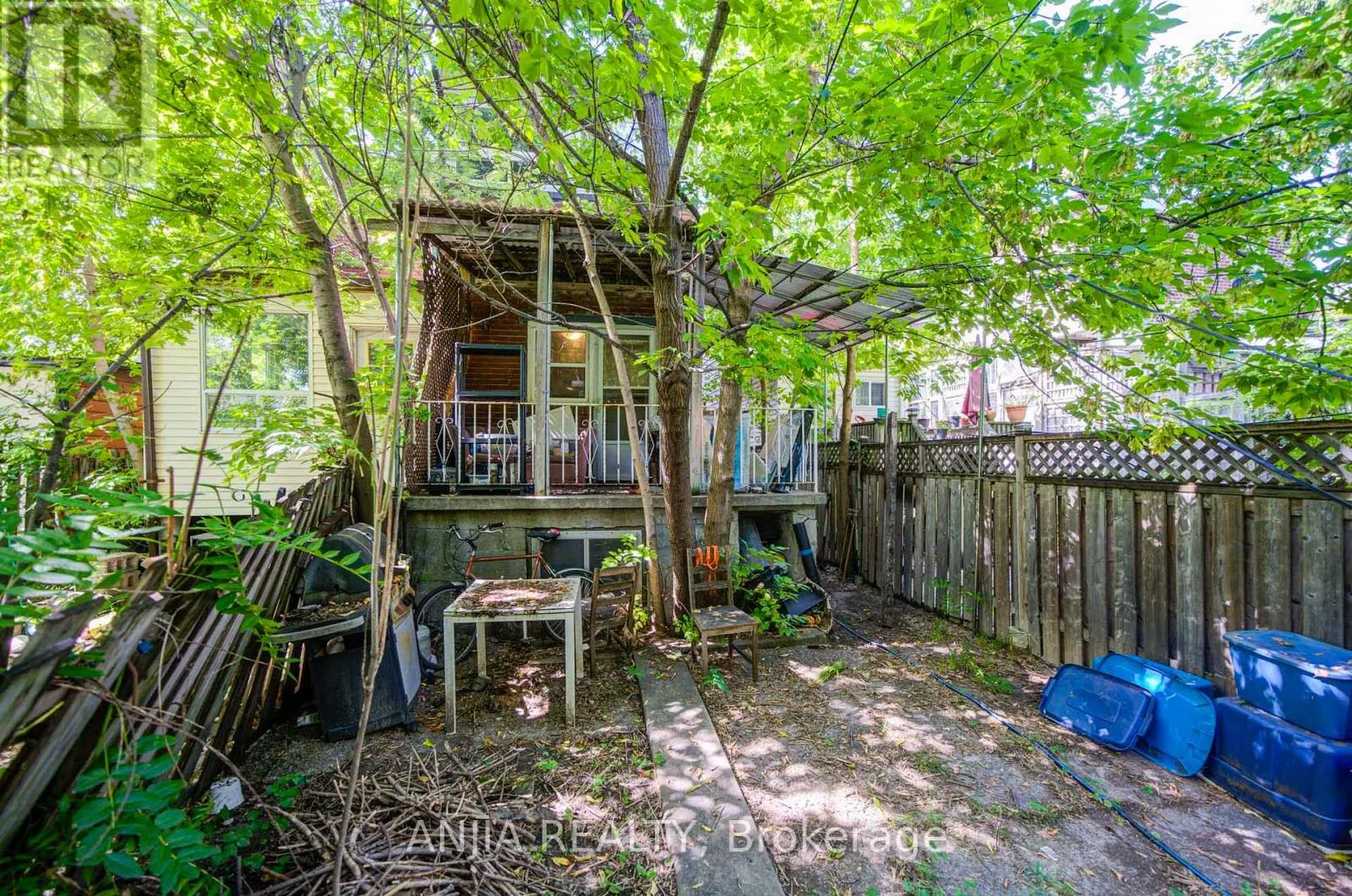 1063 DUFFERIN STREET