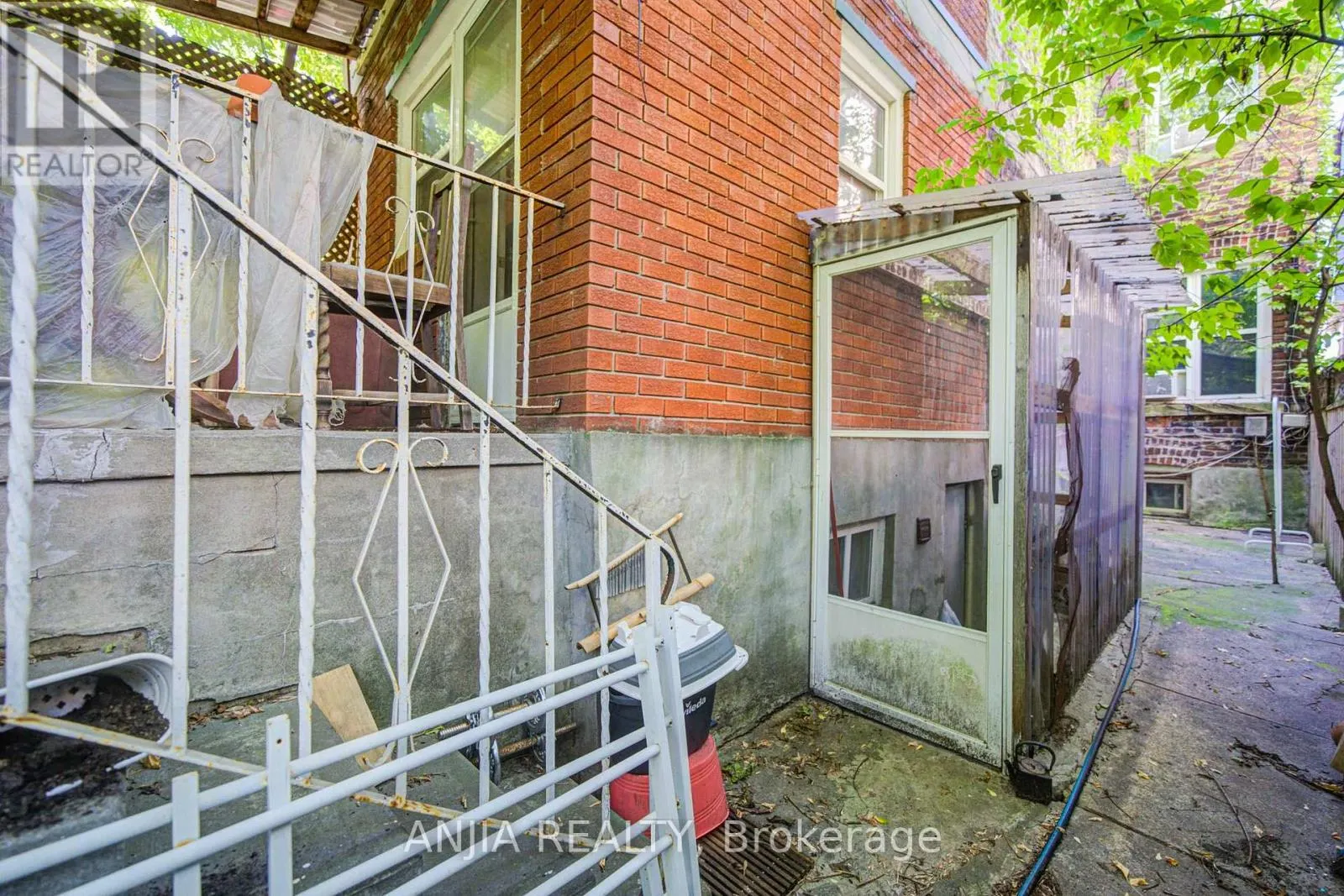 1063 DUFFERIN STREET