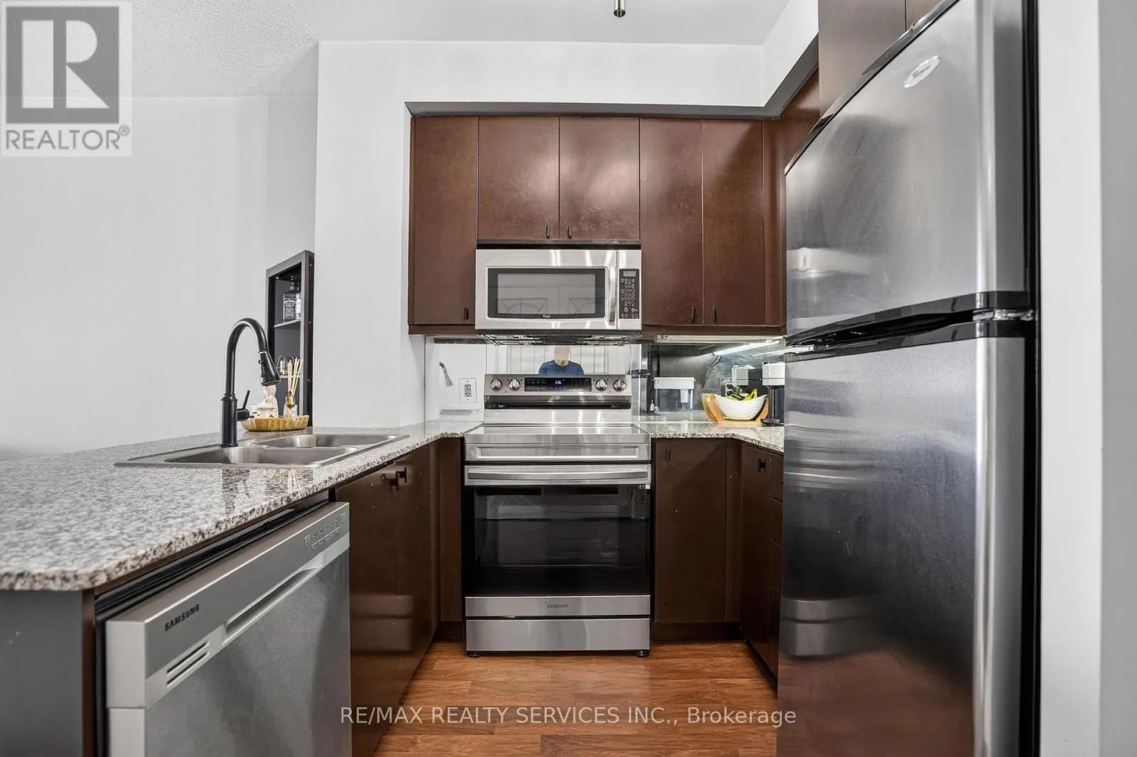 4403 - 60 ABSOLUTE AVENUE