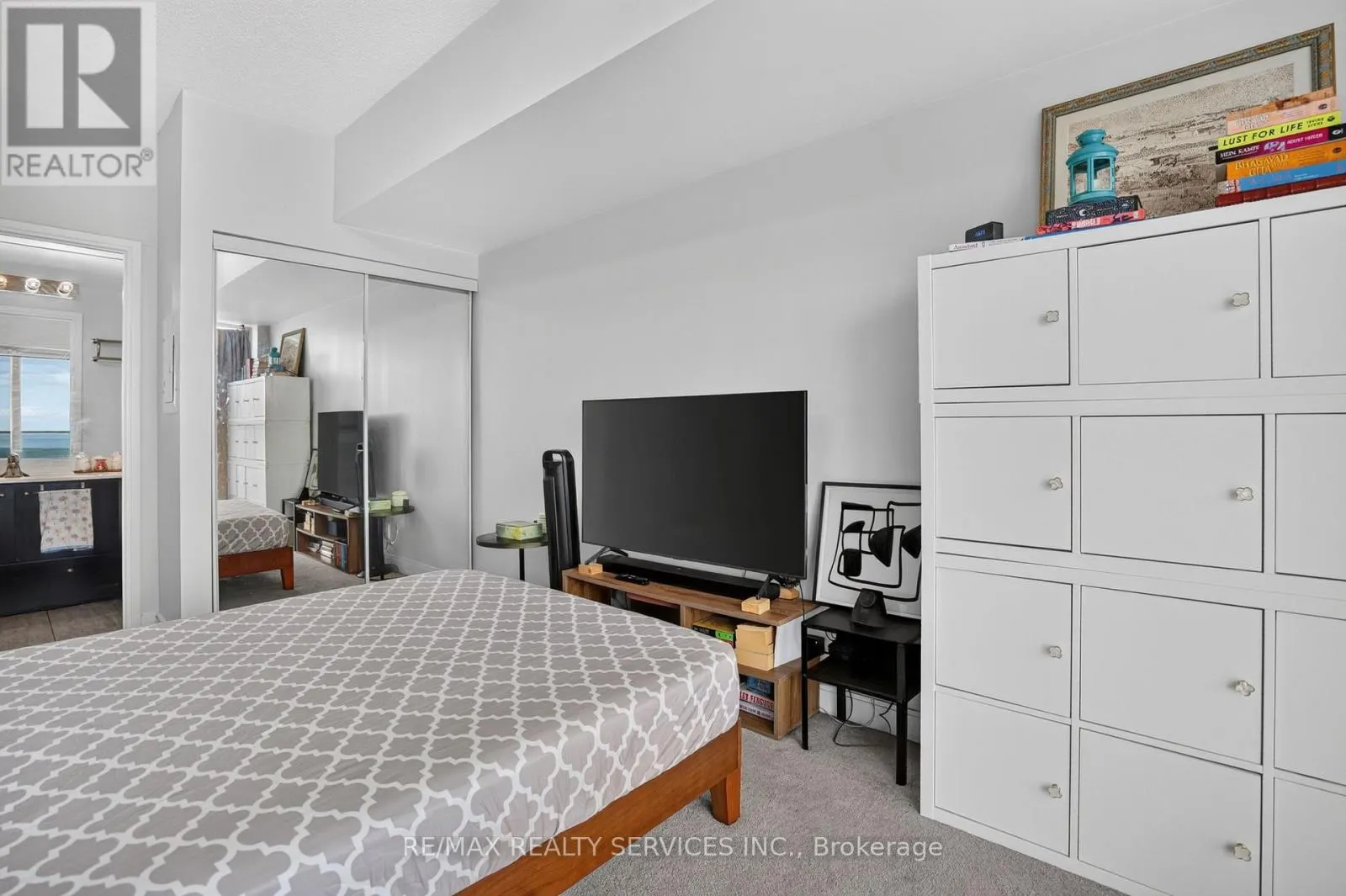 4403 - 60 ABSOLUTE AVENUE