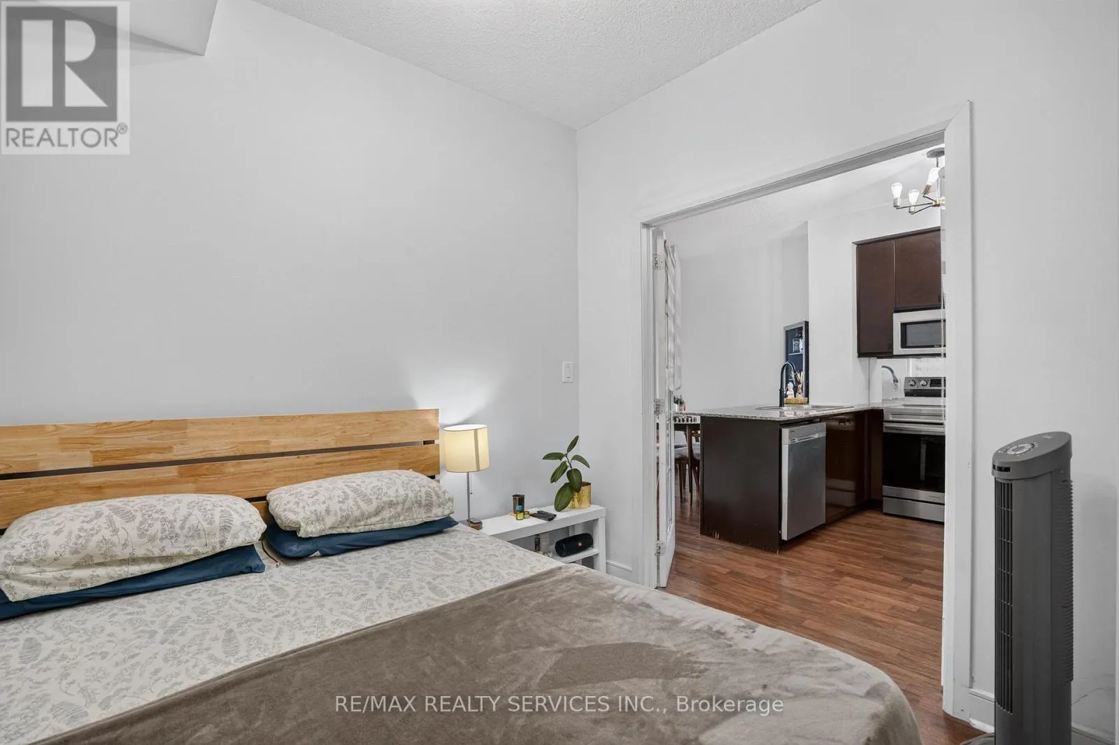 4403 - 60 ABSOLUTE AVENUE