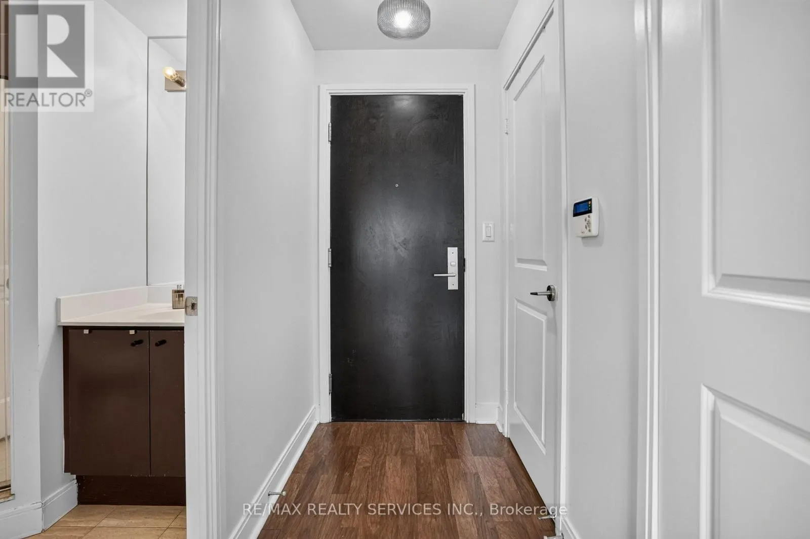 4403 - 60 ABSOLUTE AVENUE
