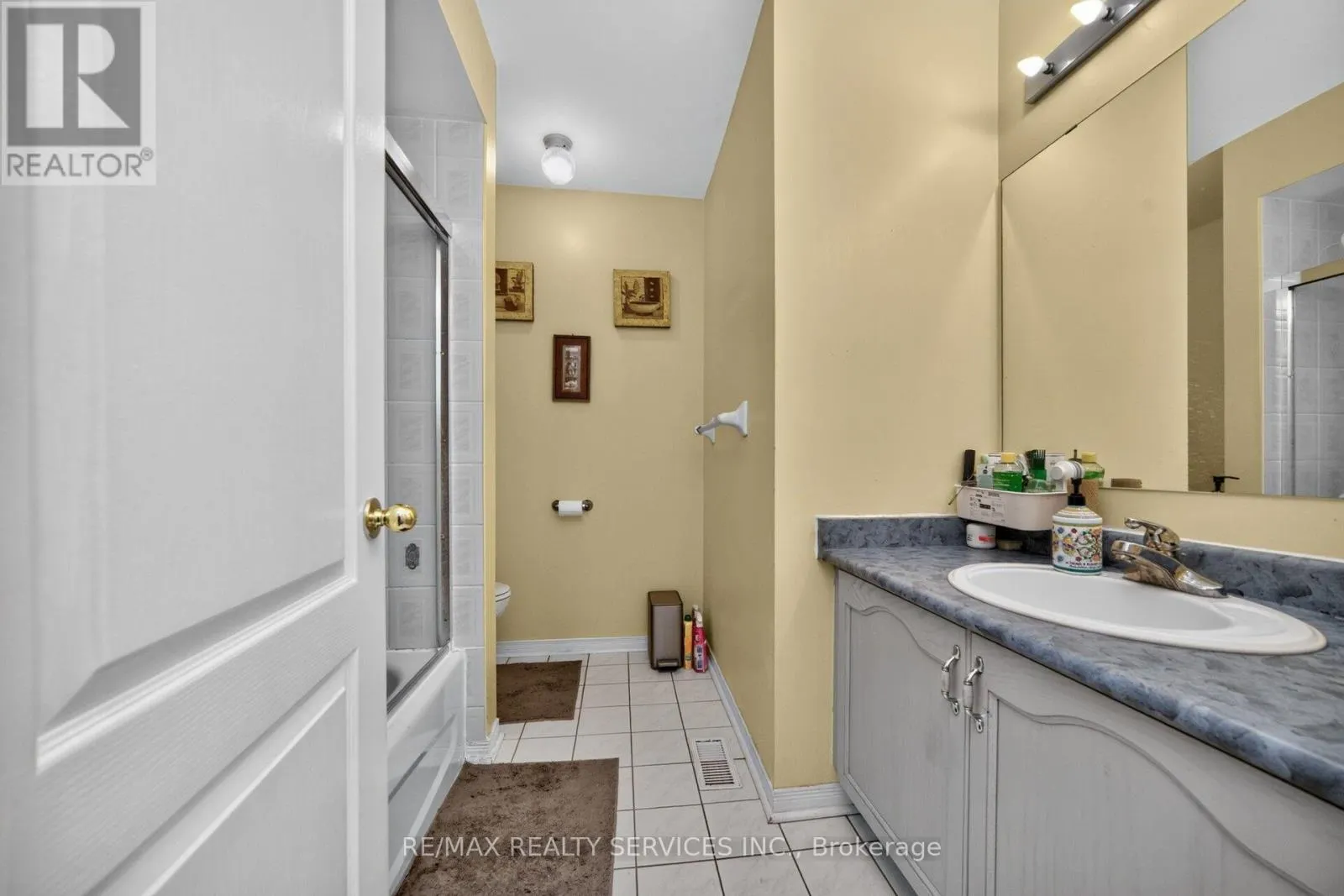 26 PEACHLEAF CRESCENT S