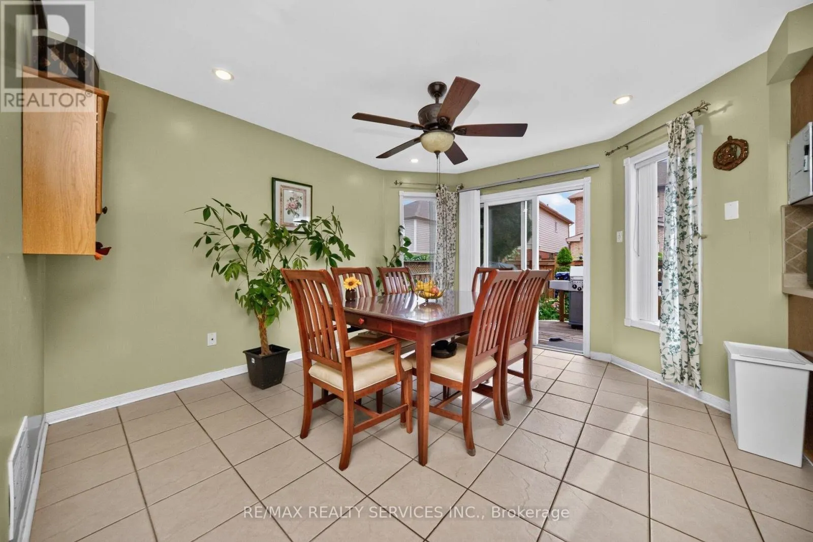 26 PEACHLEAF CRESCENT S