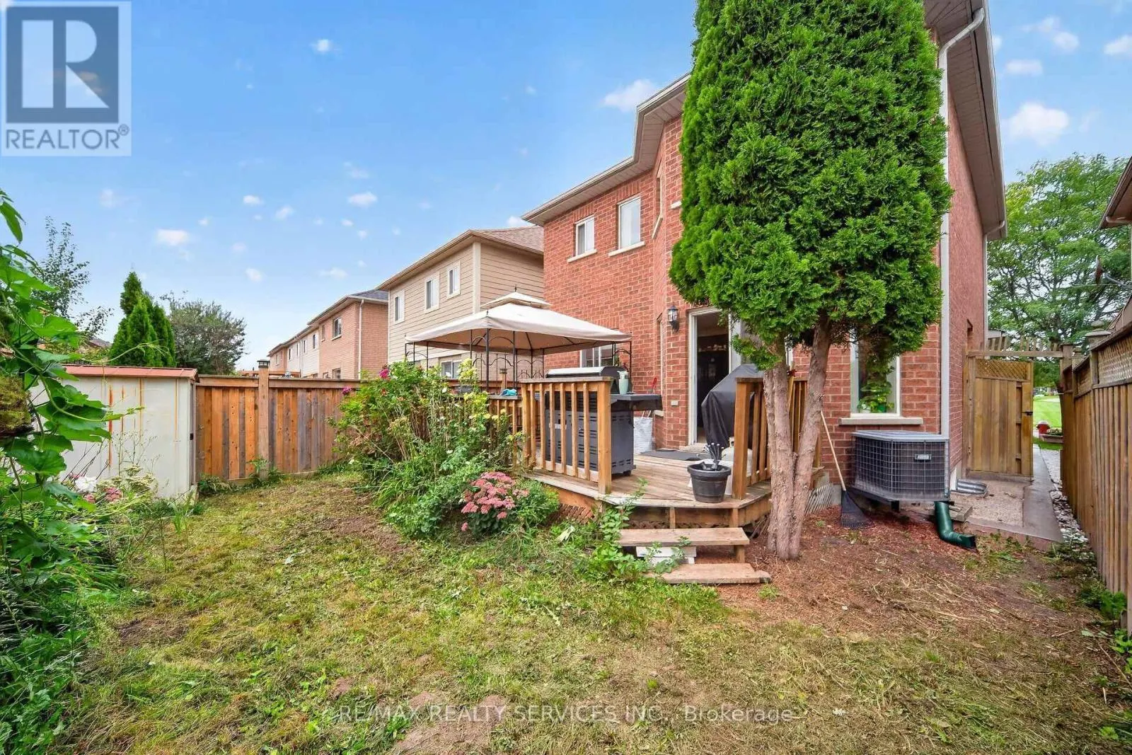 26 PEACHLEAF CRESCENT S