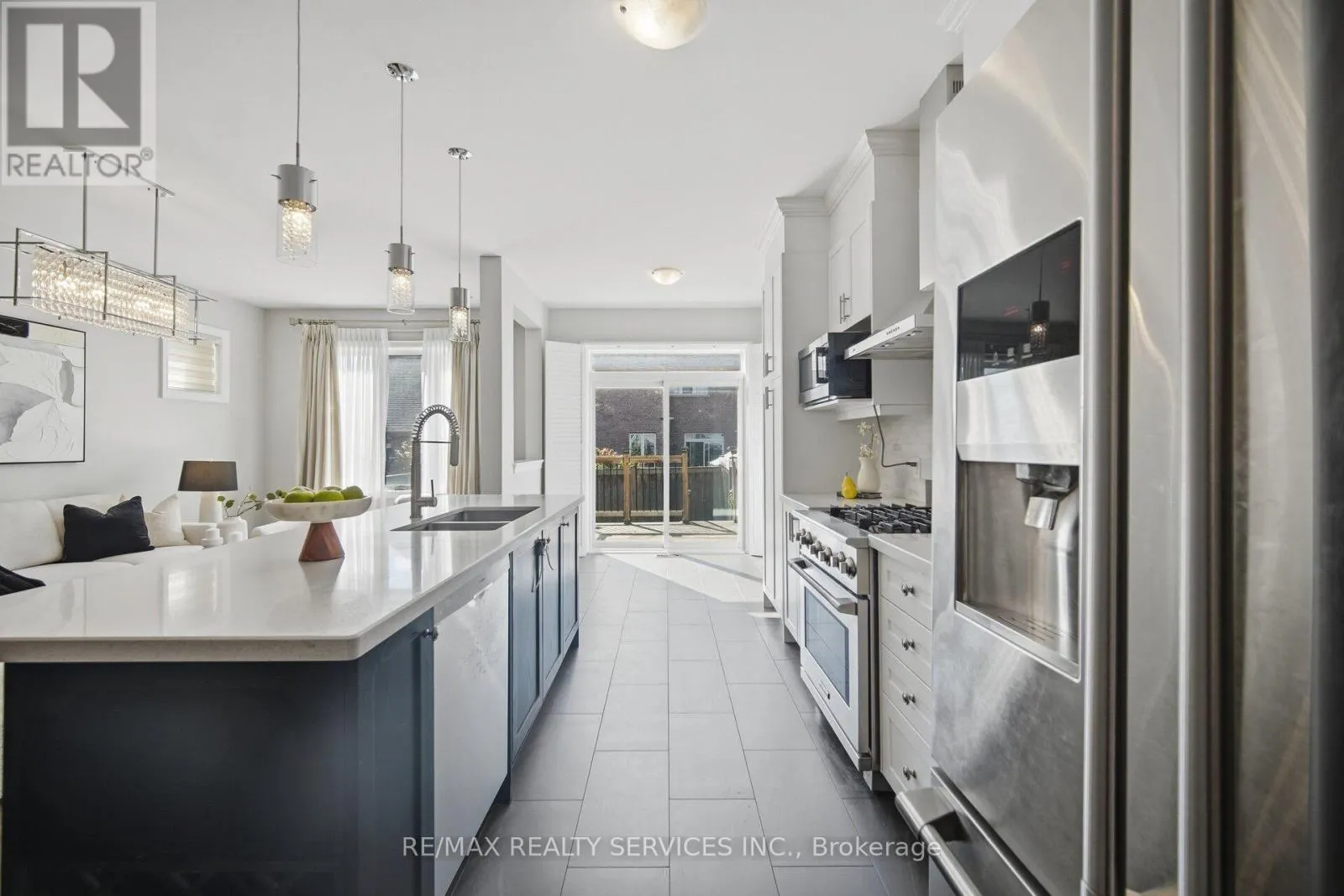 6 ZEPHYR ROAD