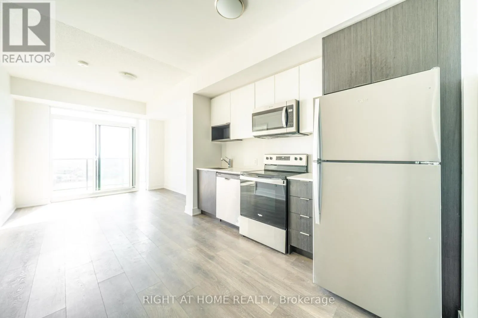 1310 - 204 BURNHAMTHORPE ROAD E