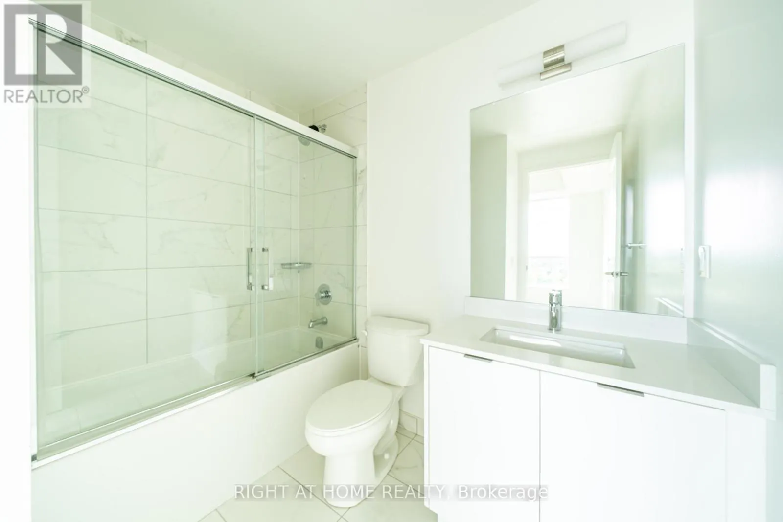 1310 - 204 BURNHAMTHORPE ROAD E