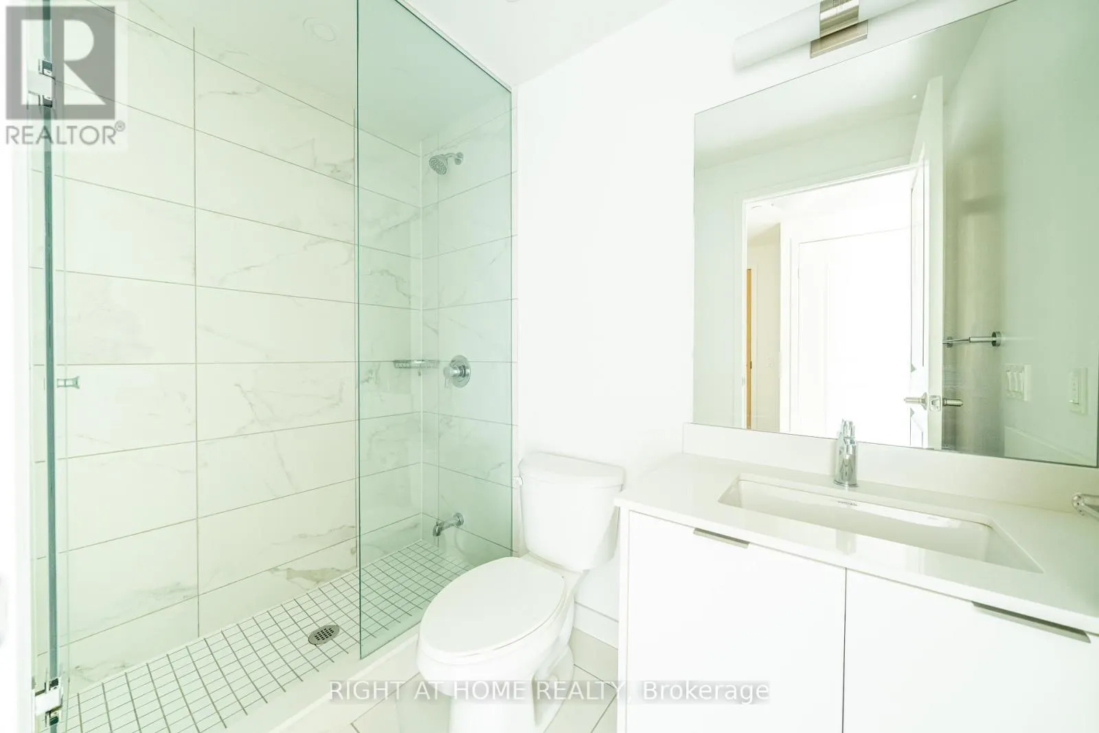 1310 - 204 BURNHAMTHORPE ROAD E