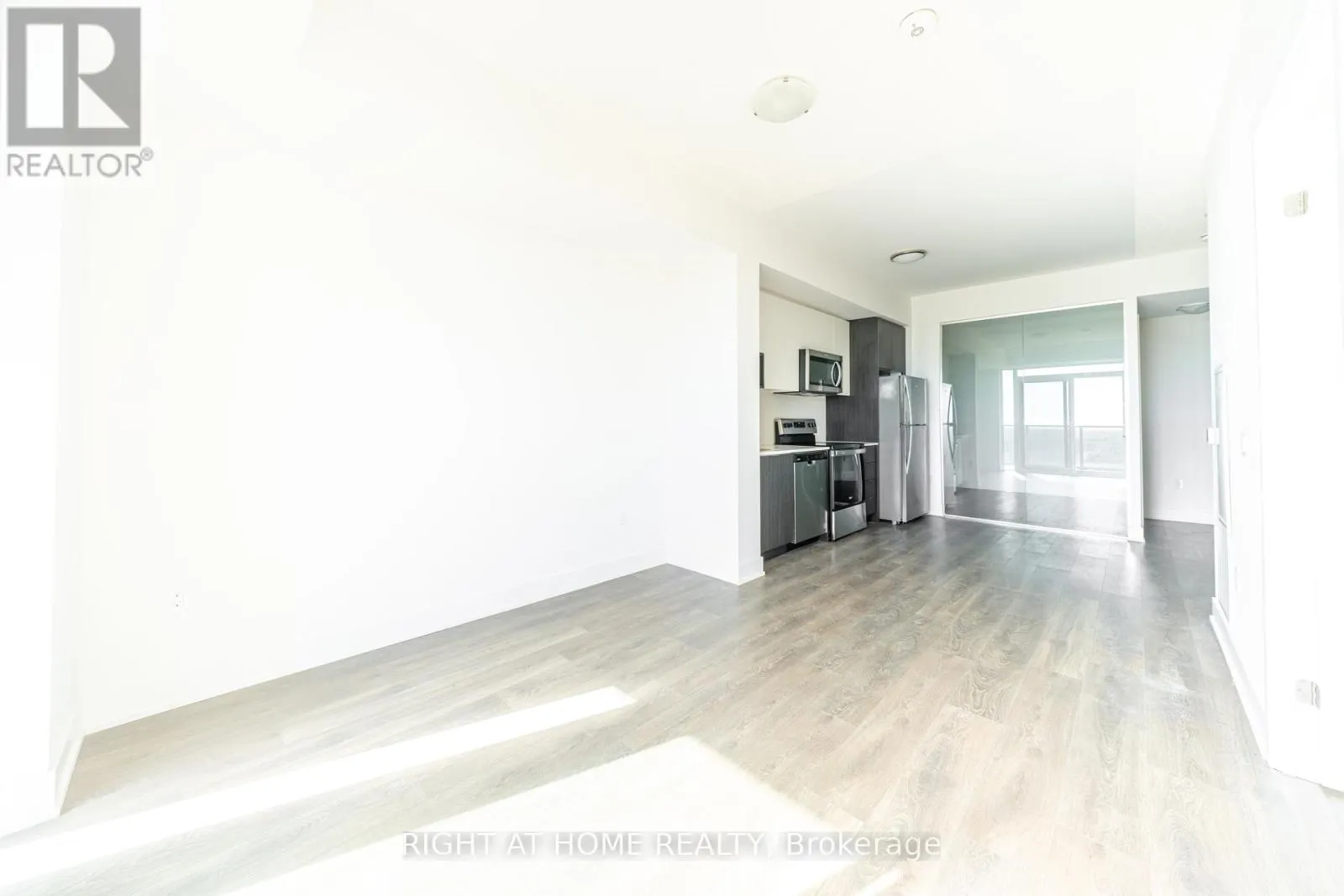 1310 - 204 BURNHAMTHORPE ROAD E