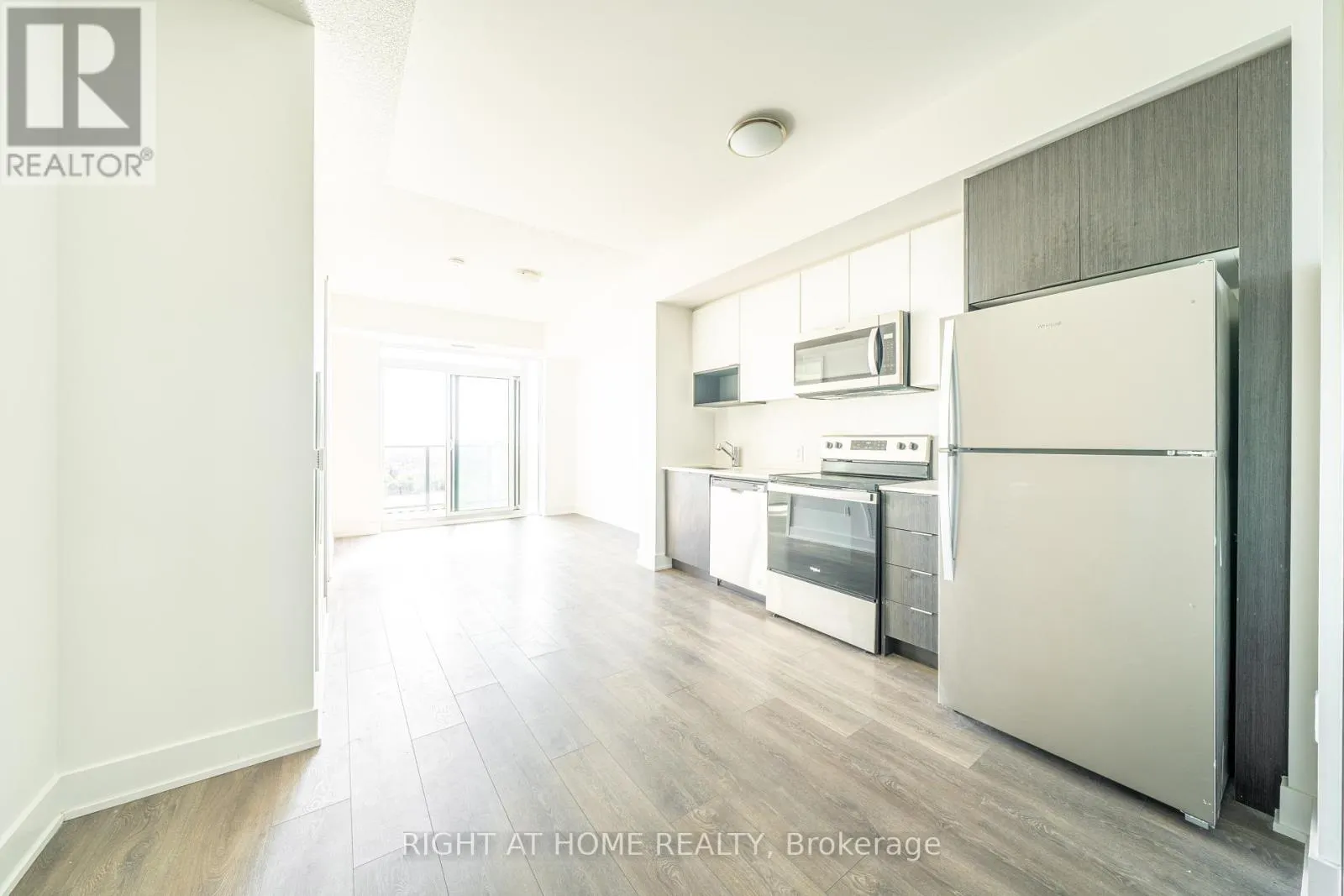 1310 - 204 BURNHAMTHORPE ROAD E