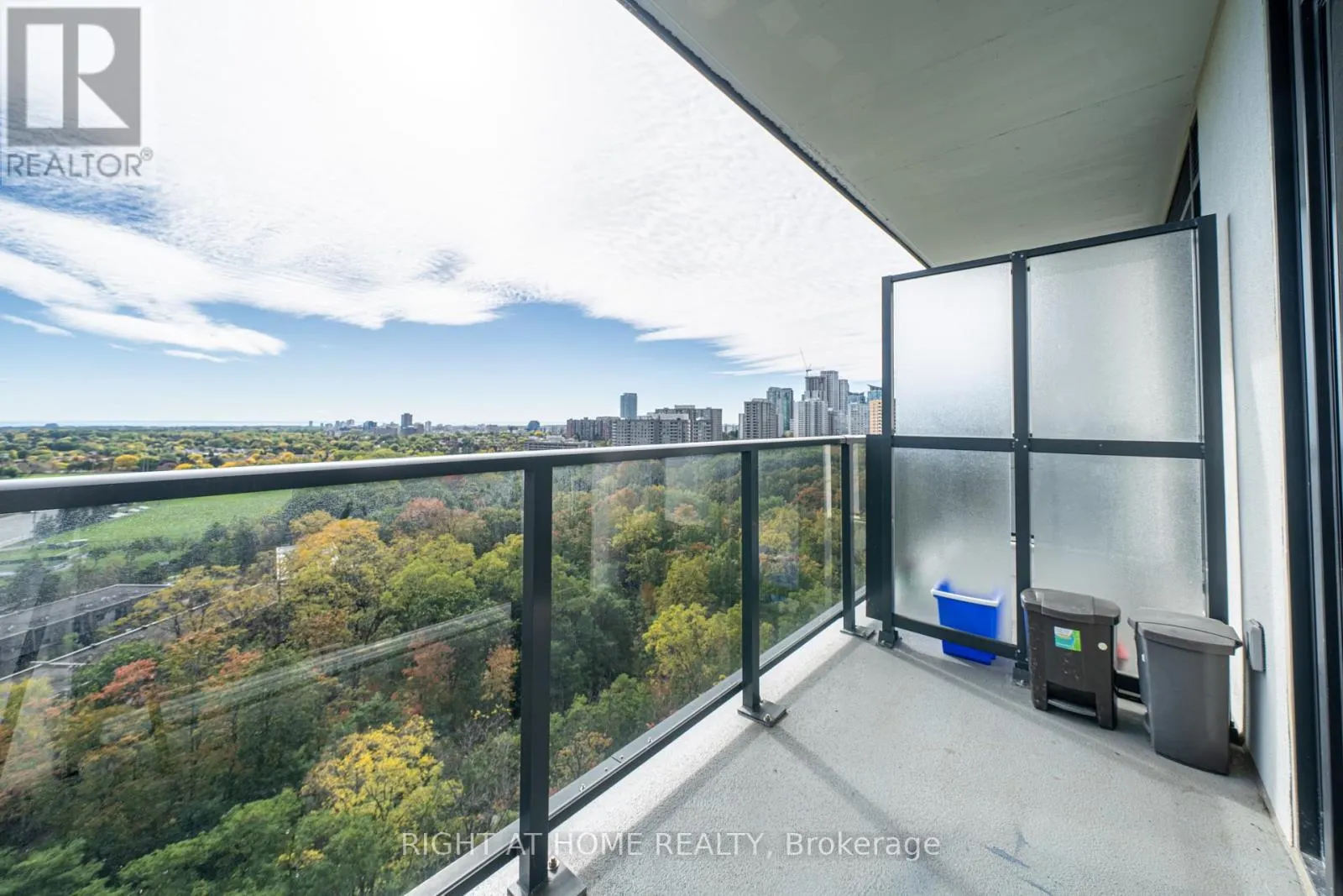 1310 - 204 BURNHAMTHORPE ROAD E