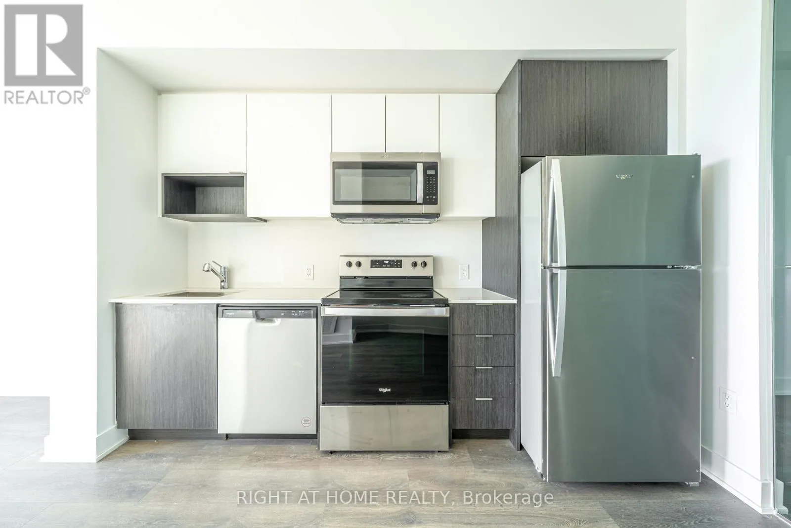 1310 - 204 BURNHAMTHORPE ROAD E