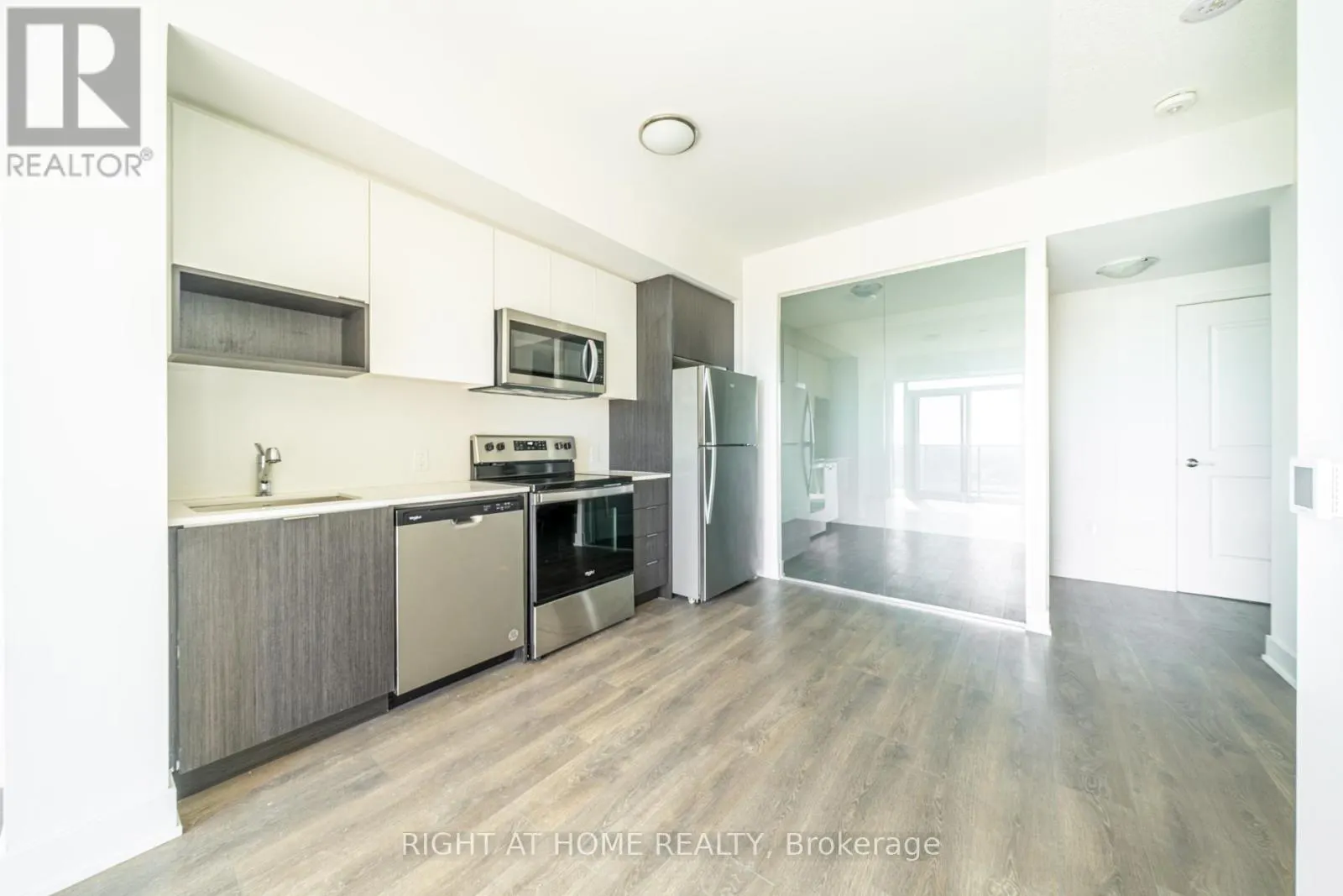 1310 - 204 BURNHAMTHORPE ROAD E