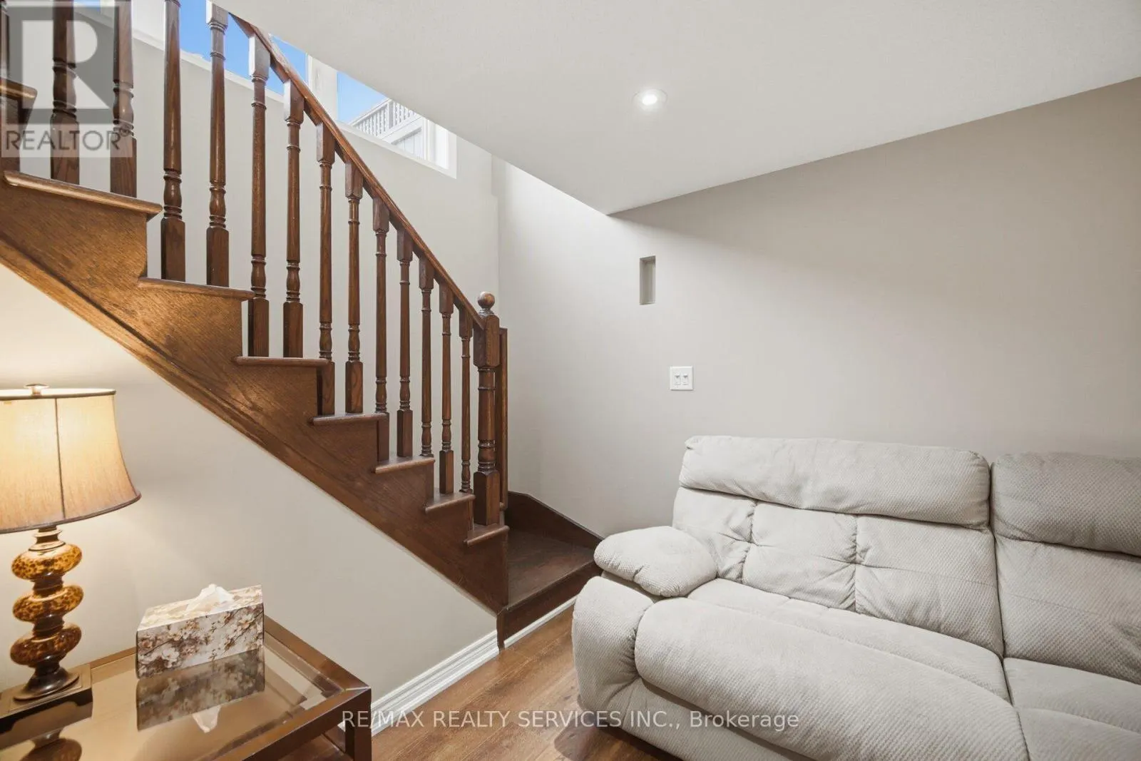 9 ASPENVIEW AVENUE