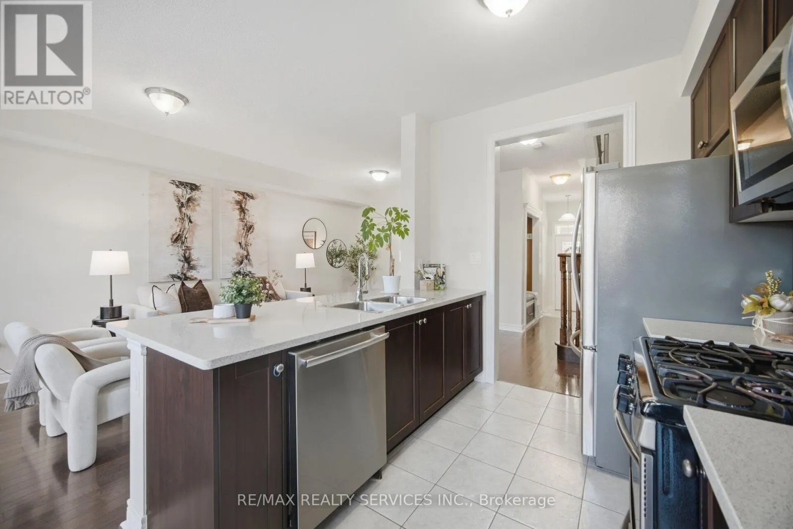 9 ASPENVIEW AVENUE