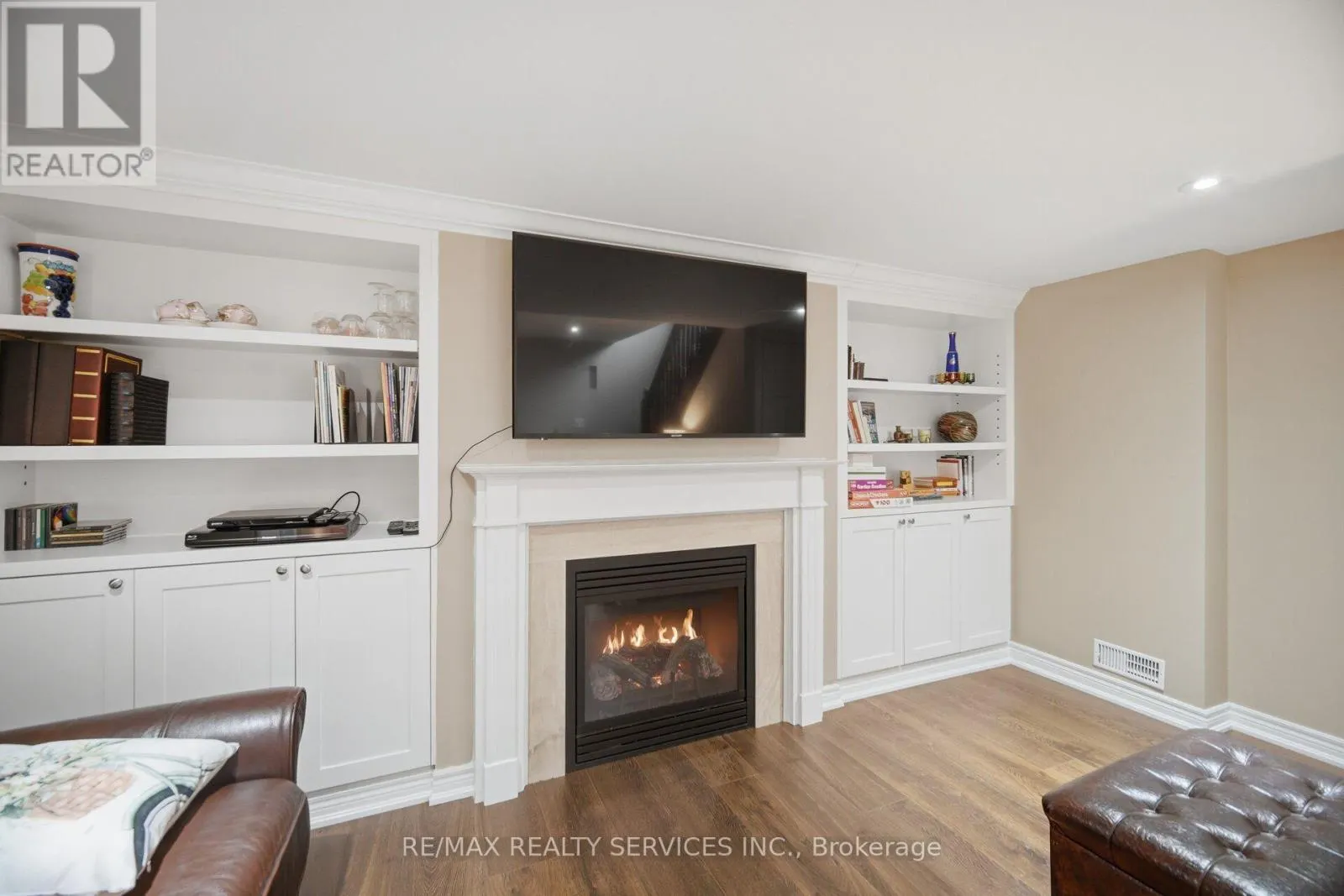 9 ASPENVIEW AVENUE