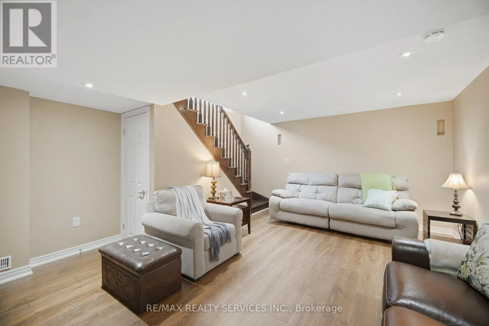 9 ASPENVIEW AVENUE