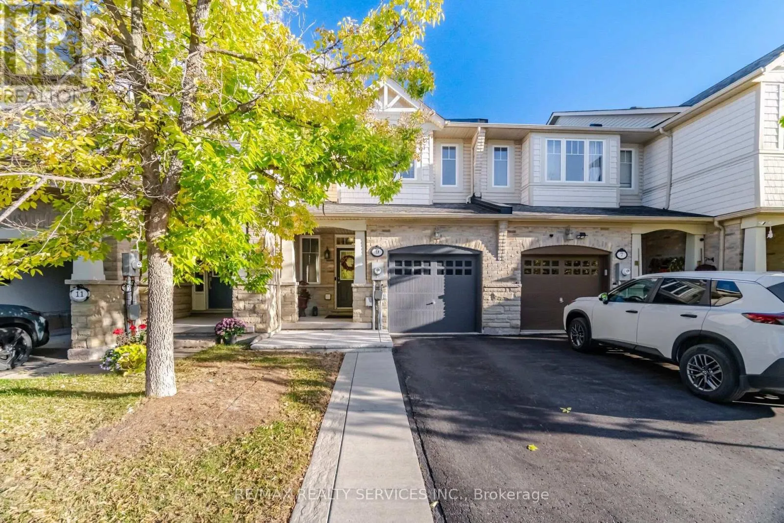 9 ASPENVIEW AVENUE