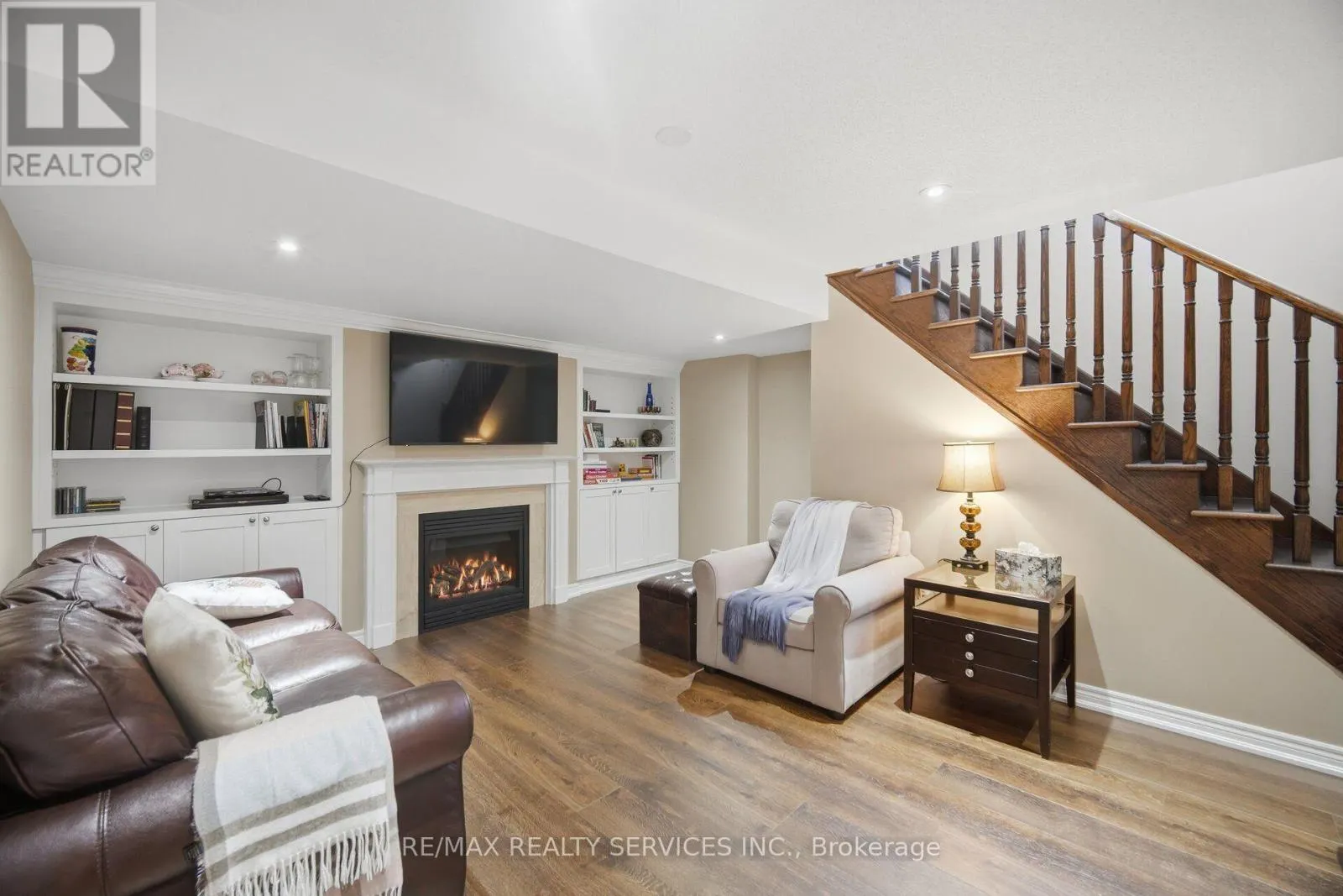 9 ASPENVIEW AVENUE