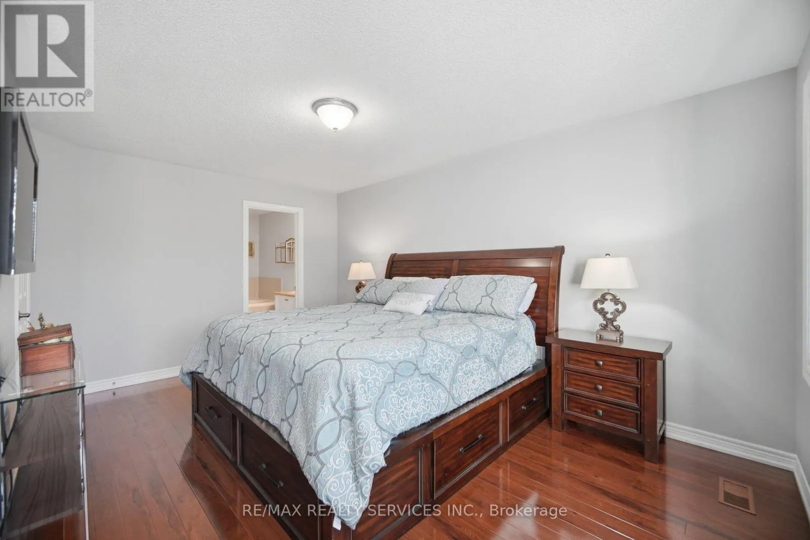9 ASPENVIEW AVENUE