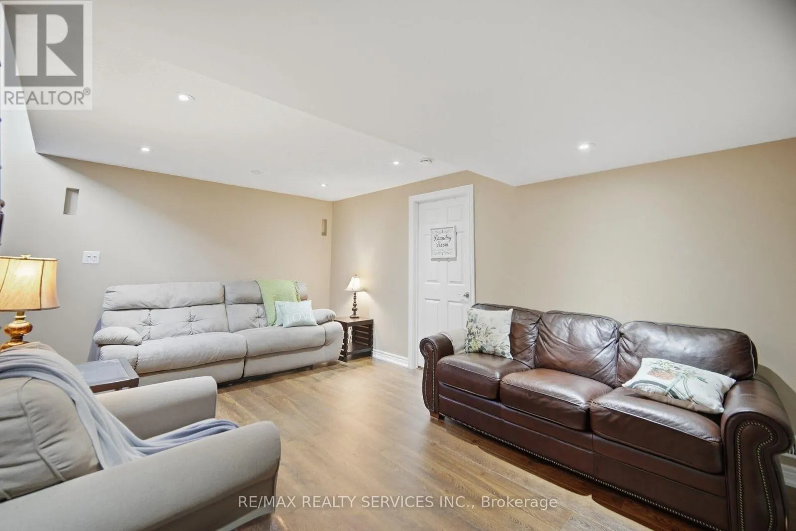 9 ASPENVIEW AVENUE