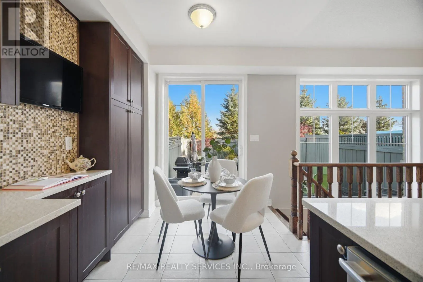9 ASPENVIEW AVENUE