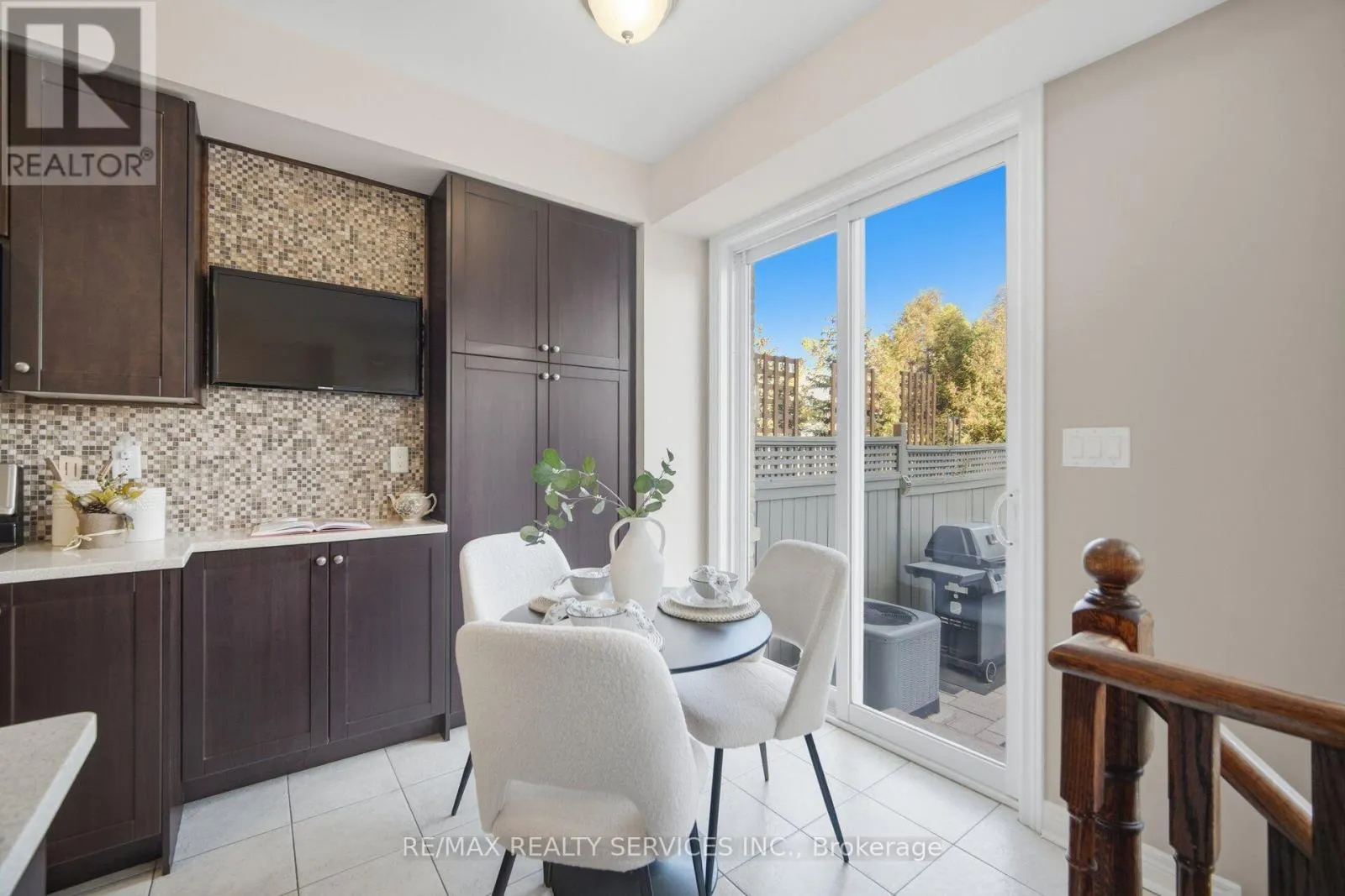 9 ASPENVIEW AVENUE