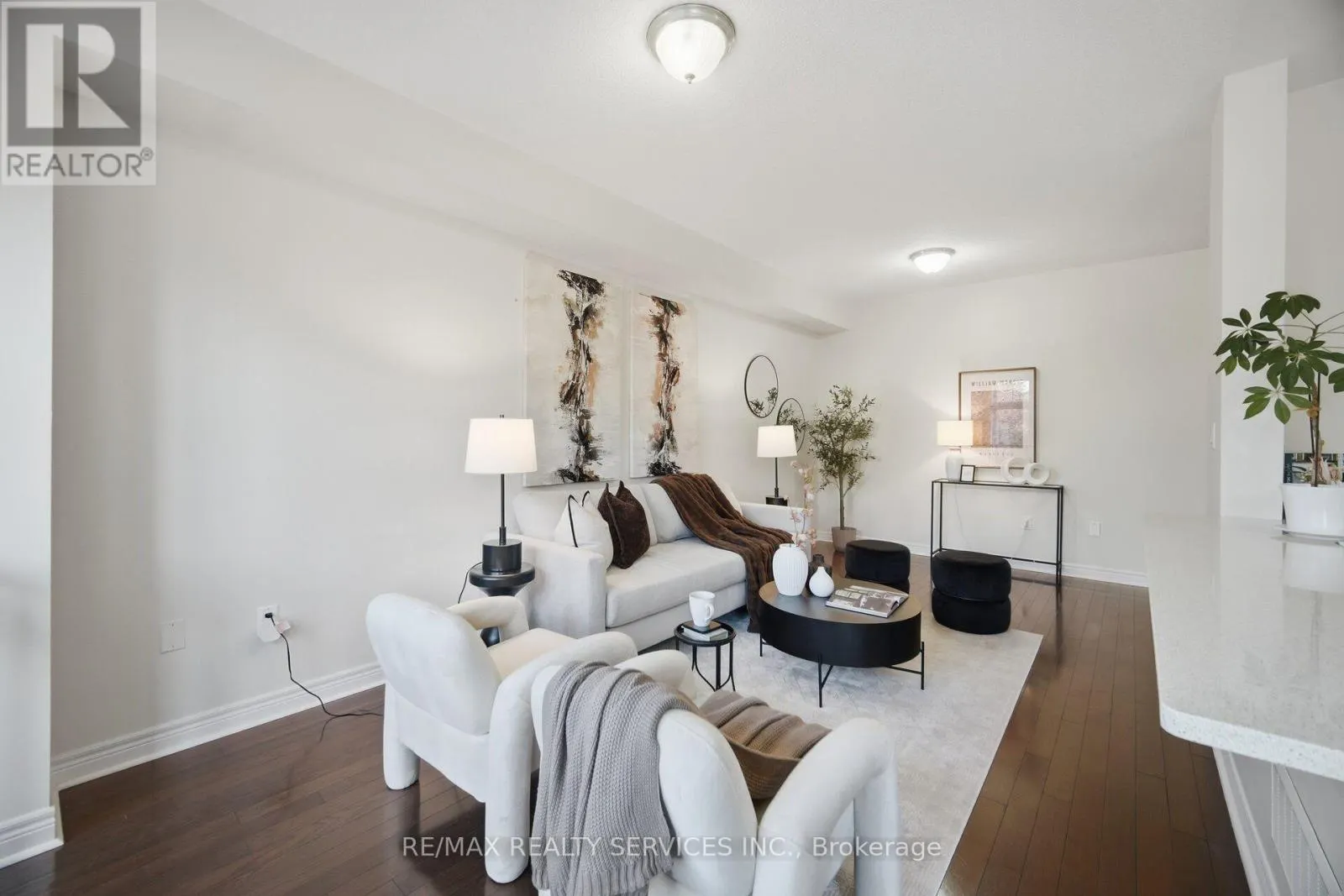 9 ASPENVIEW AVENUE