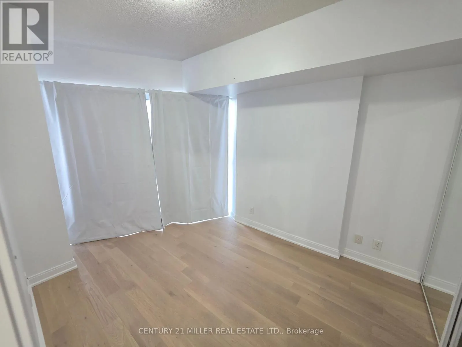 2605 - 60 ABSOLUTE AVENUE