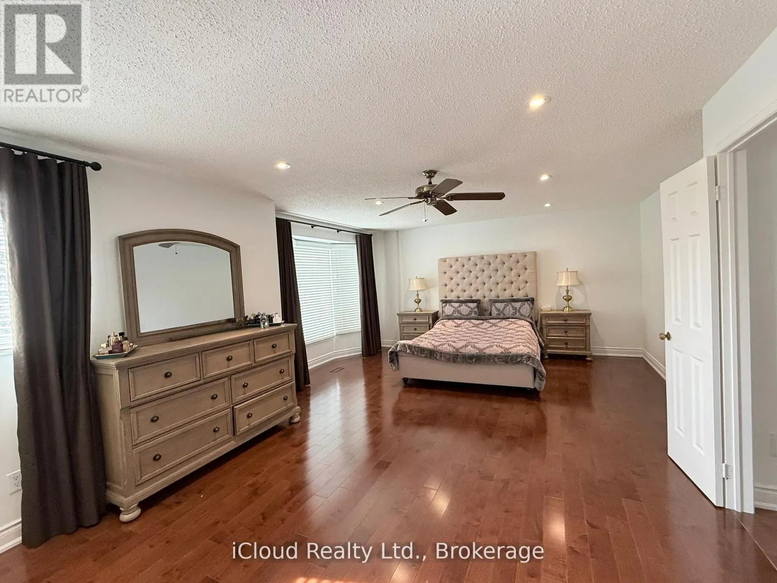 2067 HUNTERS WOOD DRIVE