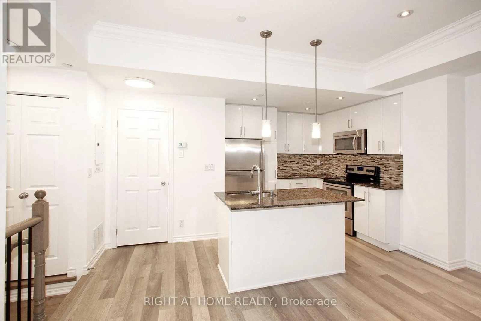 147 - 50 CARNATION AVENUE
