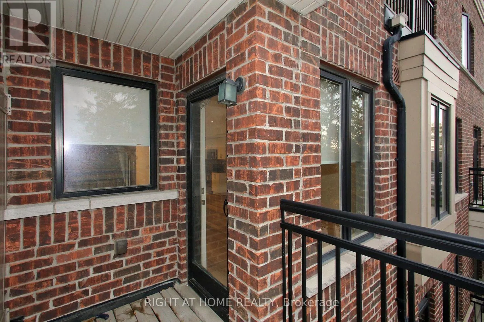 147 - 50 CARNATION AVENUE