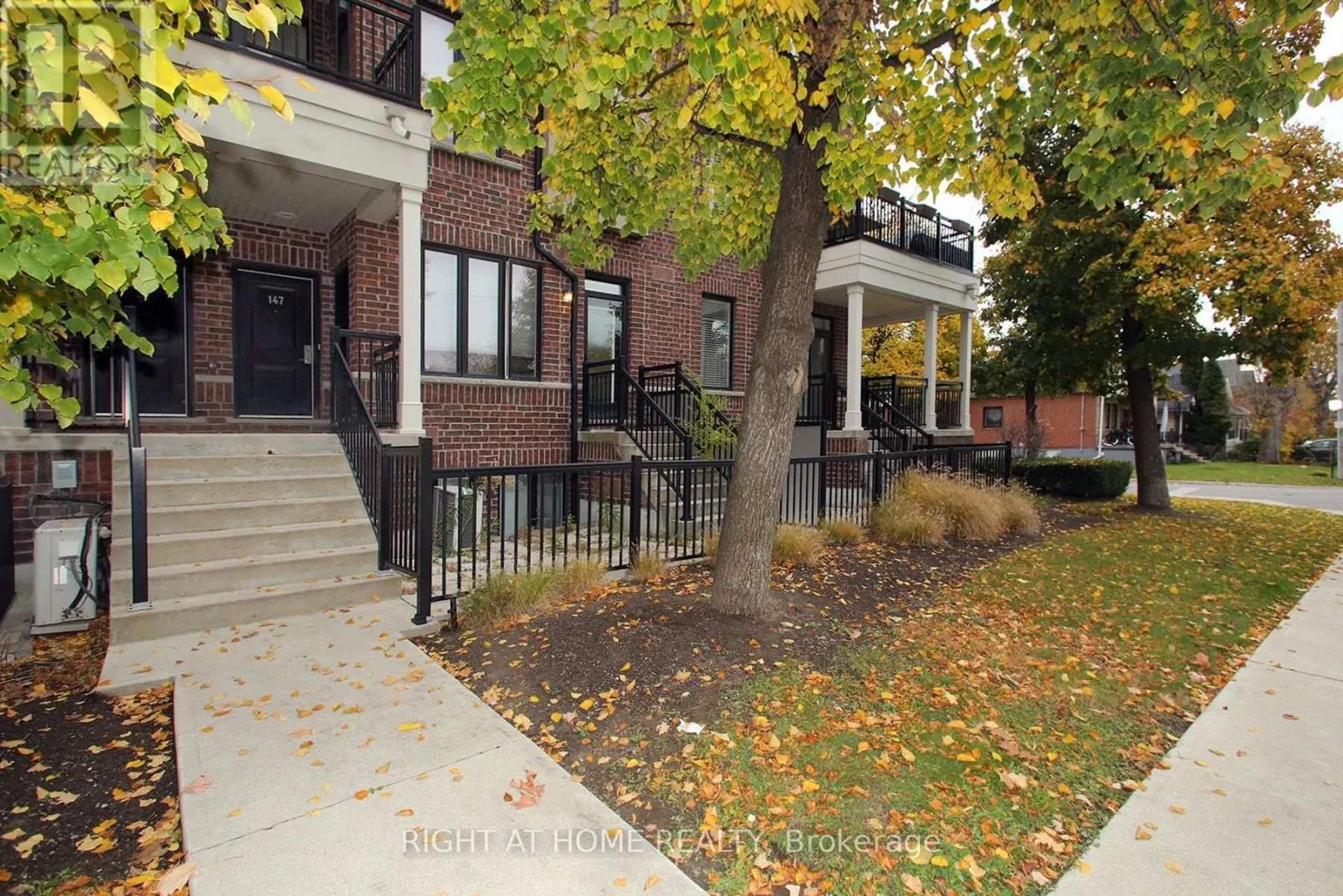 147 - 50 CARNATION AVENUE