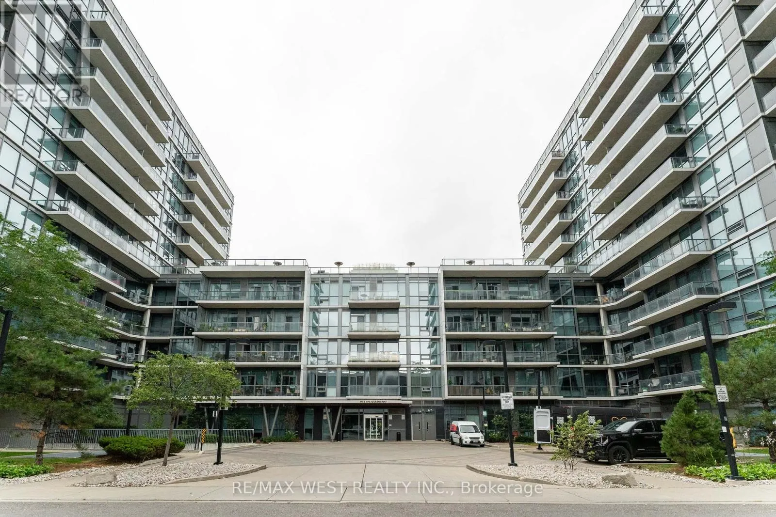 710 - 1185 THE QUEENSWAY
