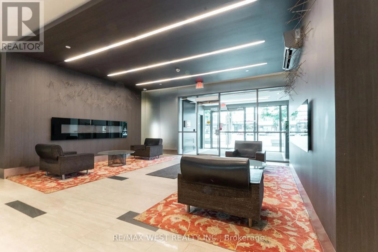 710 - 1185 THE QUEENSWAY
