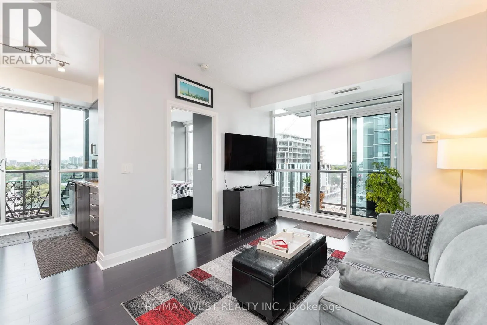 710 - 1185 THE QUEENSWAY